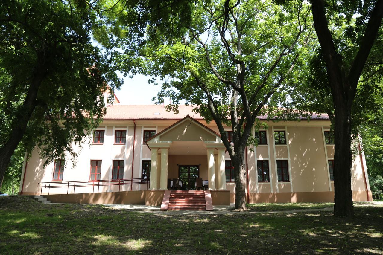 Kastel Hotel Backa Topola Luaran gambar